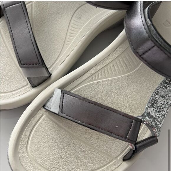 Teva Hurricane Christian Cowan Silver Glitter and White Sandals size 8 - Picture 8 of 10